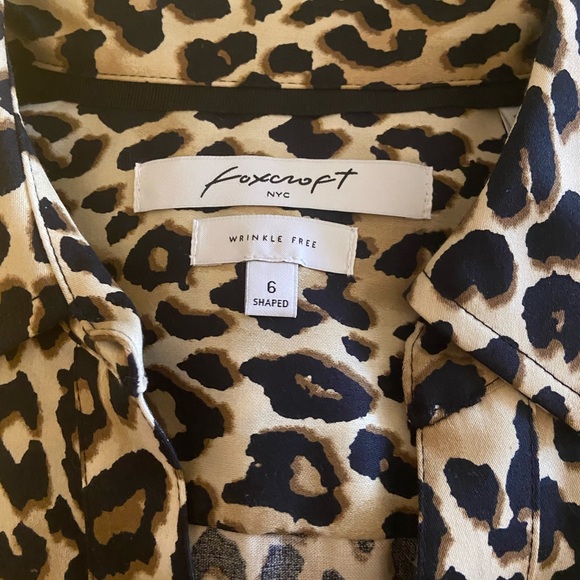 Animal print no iron Foxcroft shirt in size 6 - Picture 7 of 8